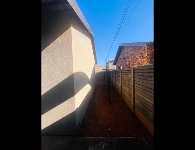 3 BEDROOM HOUSE FOR SALE IN PROTEA NORTH